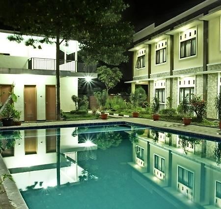 Gumilang Hotel Puncak Exterior foto