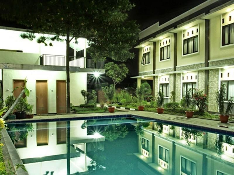 Gumilang Hotel Puncak Exterior foto